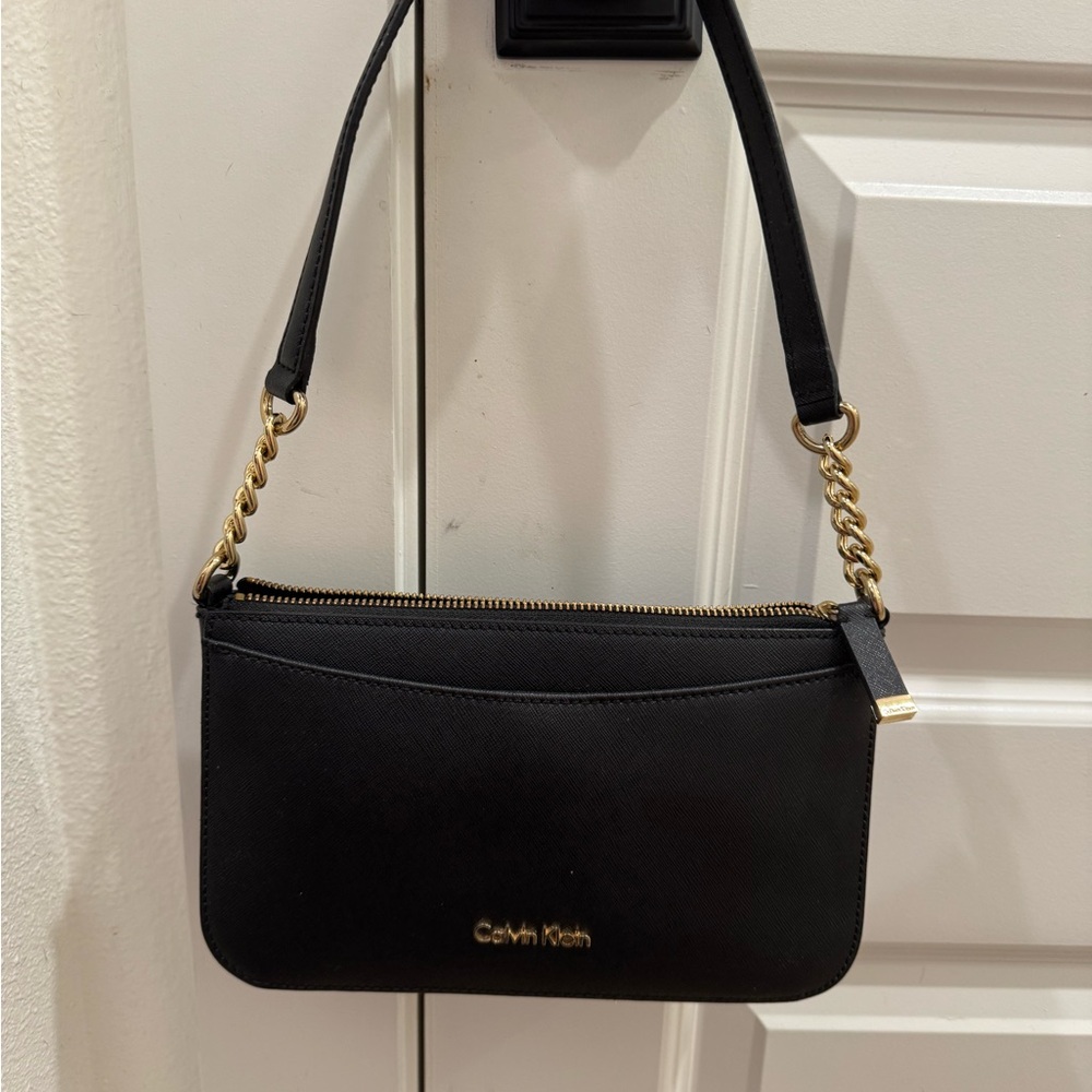 Calvin Klein Black and Gold Textured Shoulder Bag